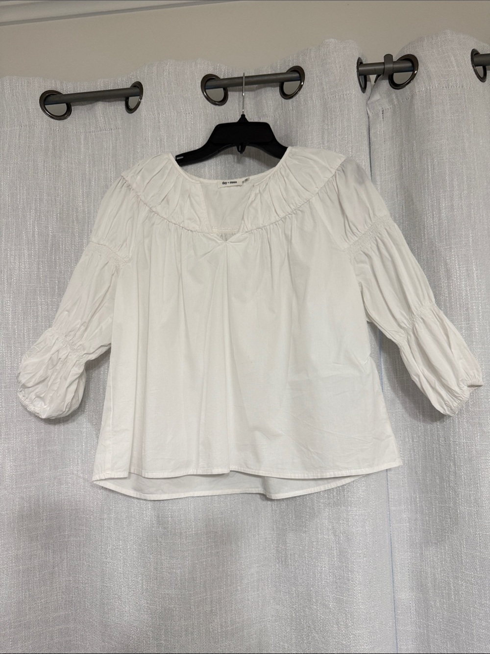 Day + Moon small white 3/4 sleeve top